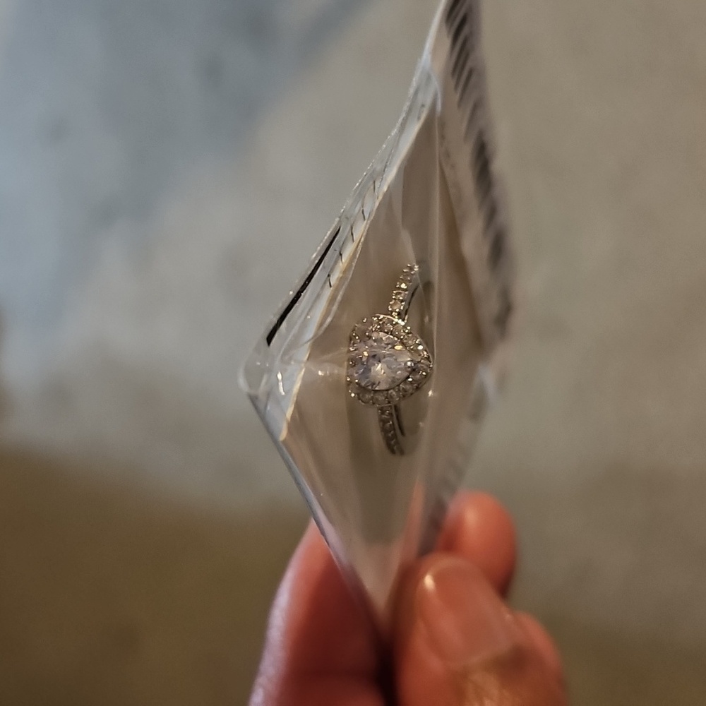 Elegant Silver Heart-Shaped Ring